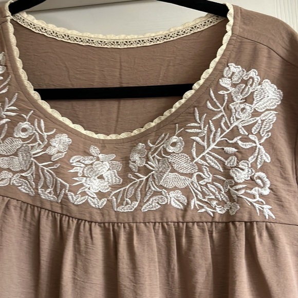 nWOT embroidered boho shirt - Picture 2 of 4